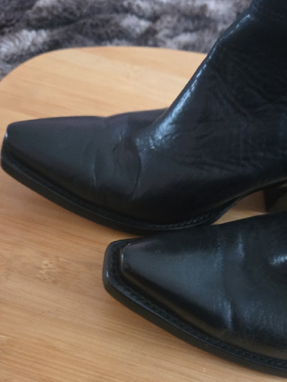 ARIAT Dixon Black Leather Snip Toe Ankle Booties - Picture 9 of 9